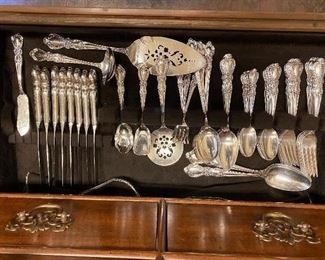 Lot#924 $125- 1847 Rogers Bros. "Heritage" silver plated flatware 46 pieces