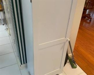 Small Cabinet
Not in perfect condition but sturdy.
Particle wood
19 1/2” x 13” x 4’ tall
Must be able to move and load yourself.