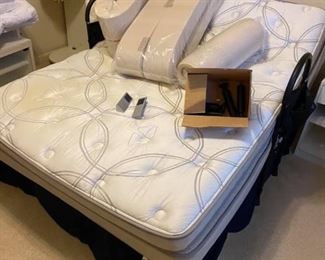 Queen Sleep Number Adjustable Base & Mattress
Includes 2 remotes, 2 guardrails, extra foam. 
Good working condition. 
Must be able to move & load yourself.