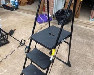 Cosco Step Ladder
Like new condition.