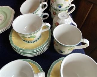 Villeroy & Boch
8 tea cups
8 coffee cups
8 saucers
