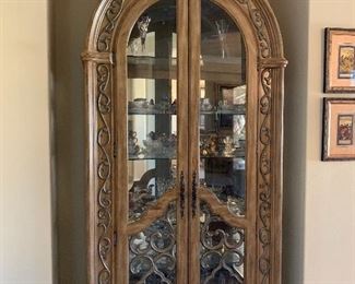 $1200~ OBO~ ABSOLUTELY AMAZING BERNHARDT LIGHTED CHINA CABINET
