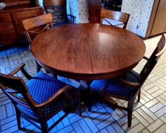 Round pedestal table with 6 matching chairs