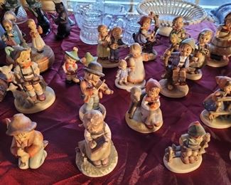 Over 30 vintage hummels