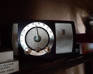 Vintage Zenith Table Radio