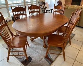 $350 Oak table & 6 chairs