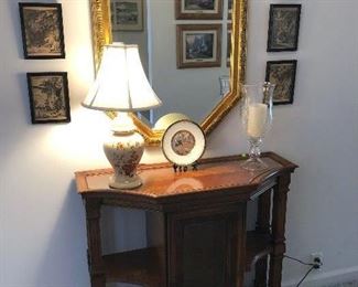 Console - Mirror - framed etchings