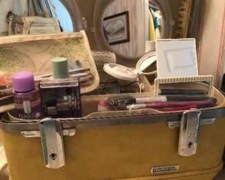 American Tourister Make-up travel bag