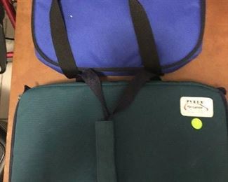 Pyrex - insulated travel case w/casserole dish