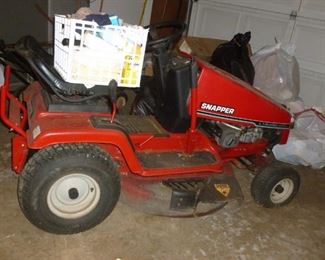 Riding Mower (needs servicing..has new battery)