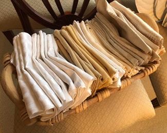 exceptional napkins and large table clothes also available