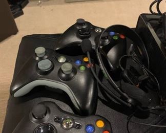 Xbox 360 with five controllers, headset, Kinect