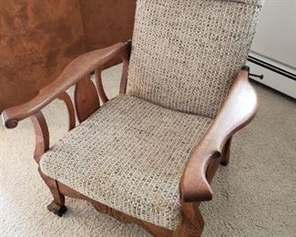 ANTIQUE MORRIS CHAIR