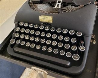 VINTAGE REMINGTON RAND TYPEWRITER