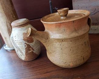 STUDIO POTTERY