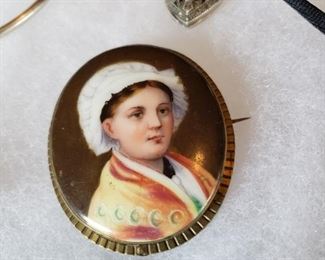ANTIQUE HAND PAINTED BROOCH
