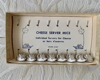 $20 - 8 Vintage mice individual Hors d'oeurvres / cheese server 