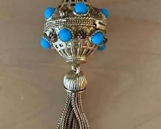 $48 - Vintage Florenza USA locket; Jewelry #19; 3 in. L