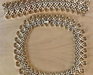 $30 - Set/Trifari vintage gold plated choker and bracelet; Jewelry #20; Choker  15" long, bracelet 7" long 
