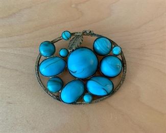 $20- Oval blue and gold toned brooch/pin; Jewelry #27; approx. 2 1/4 in. long