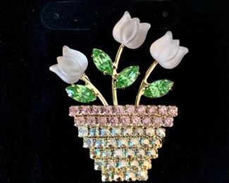 $20 - Vintage floral rhinestone pin ; Jewelry #31; 1 1/2" H x 1" W