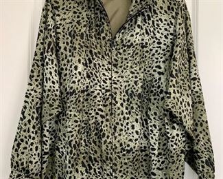 $20 - #23 Vintage Perlita silk cheetah print bomber jacket; size M