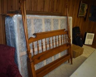 This Quality Mid-Century 4 Poster Bed with wooden rails