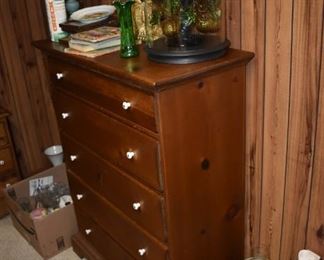 Beautiful 5 Drawer Pine Chest