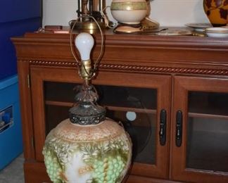 Beautiful Vintage Lamp with raised in relief Grape Cluster Base