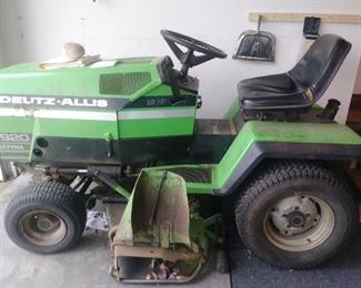 Deutz-Allis estate mower - works & still runs great