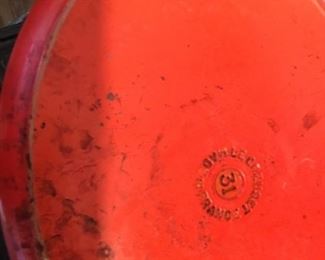 Le Crueset large orange baking pan with lid- close up