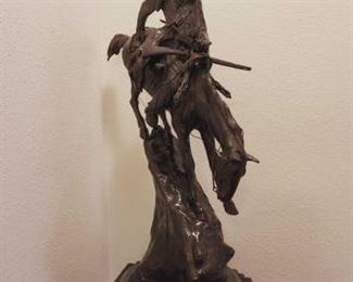900
"Mountain Man" Frederic Remington Bronze With Podium
Measures Approx 30"x23"x10"
