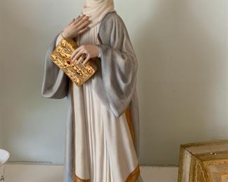 Porcelain figurine of Eleanor of Aquitaine