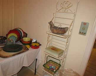 Pam white metal shelf