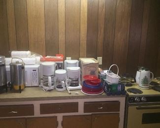 Microwave, coffee makers, coffee pots 