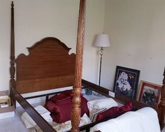 Queen Poster bed