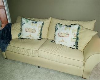 Town & Country Love Seat