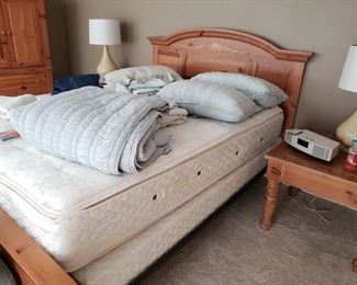 Queen Broyhill Bedroom Furniture