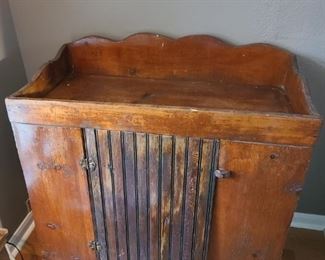 VINTAGE - Buffet w/ inside shelving