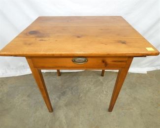 30IN PINE TABLE W/ DRAWER 