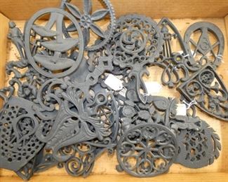 COLLECTION CAST IRON TRIVETS 