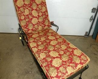 WROUGHT IRON LOUNGE CHAIR 