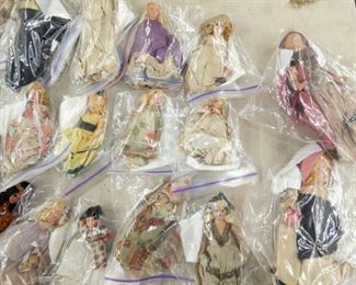 COLLECTION TRADE DOLLS 