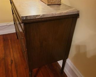 bureau: 36 x 46 x 20