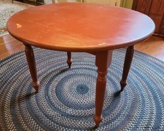 table: 29 x 40, rug: 8'diameter