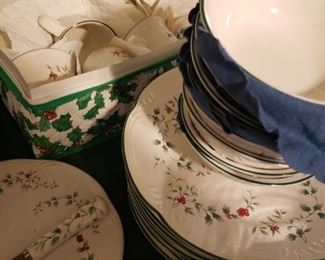 Pfaltzgraff Winterberry