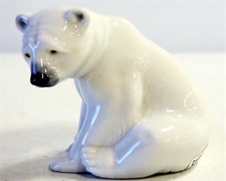 Lladro Sitting White Polar Bear #1209, Retired
