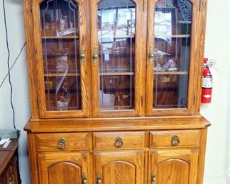 Oak Hill By Temple-Stuart Illuminated China Cabinet With 3-Door Hutch, 1 Light Comes On, Others May Need To Be Replaced, Several Lower Compartments