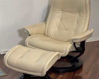 Ekornes Stressless Royal Leather Recliner & Ottoman 40x34x31in HxWxD