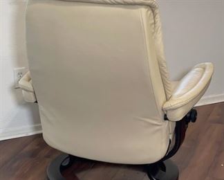 Ekornes Stressless Royal Leather Recliner & Ottoman 40x34x31in HxWxD